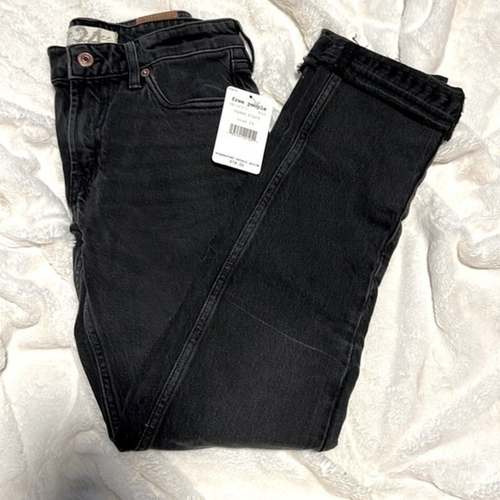 NWT We The Free Cuffed Slim Boyfriend Jean in Faded Black Free People SI… - Picture 4 of 7